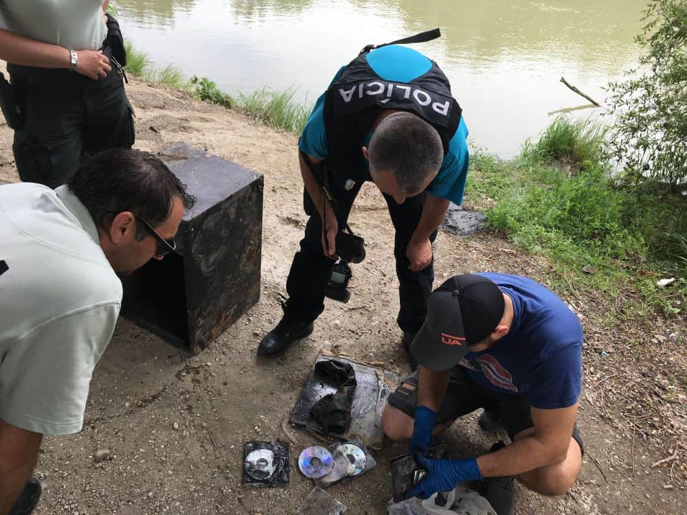 magnet
fishing nález privolanie polície