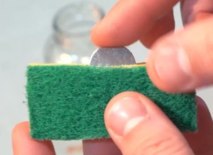 kreatívne nápady pre použitie magnetov- čistenie fľaše magnetom