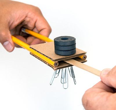 ako odtieniť magnetické pole - experiment s magnetom a spinkami
