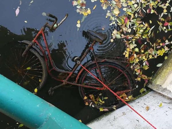 magnet
  fishing nález bicykel