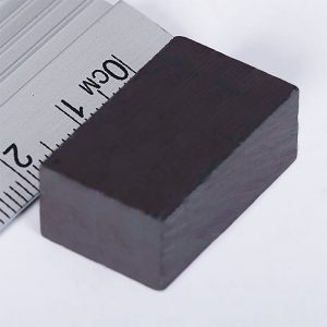 Feritový magnet kváder 22x15x12 mm -
  Y30BH