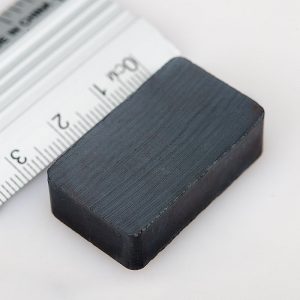 Feritový magnet kváder 30x20x10 mm -
  Y30BH