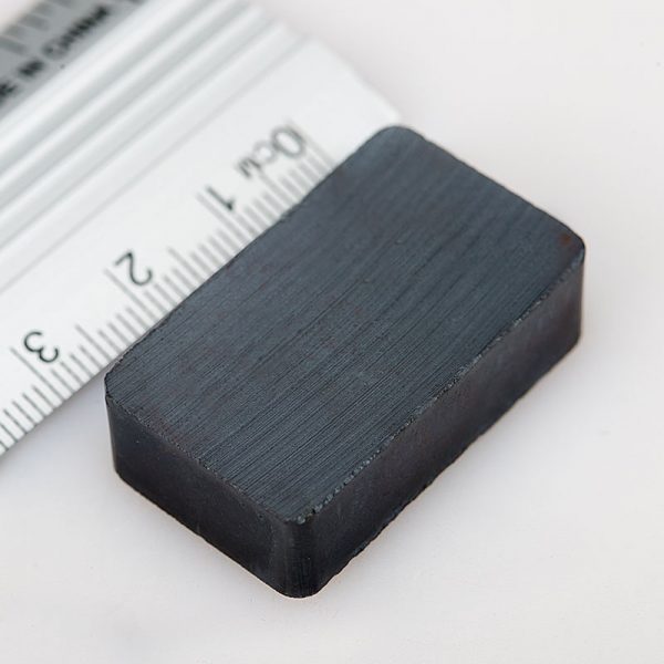 Feritový magnet kváder 30x20x10 mm -
  Y30BH