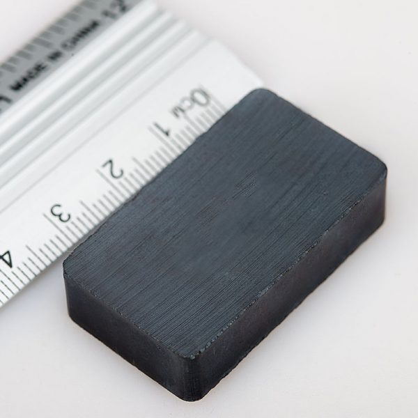 Feritový magnet kváder 40x25x10 mm -
  Y30BH
