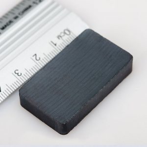 Feritový magnet kváder 40x25x5 mm -
  Y30BH