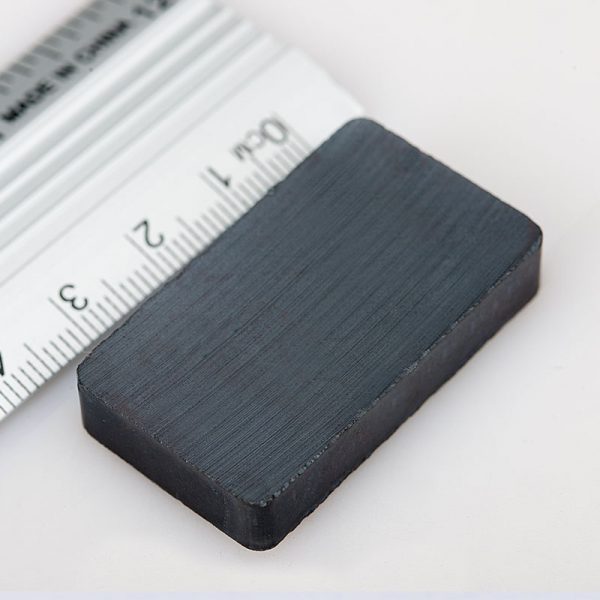 Feritový magnet kváder 40x25x5 mm -
  Y30BH