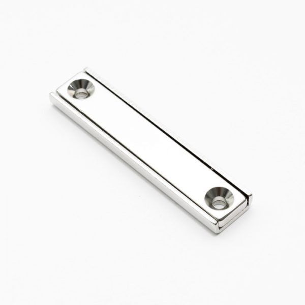 Magnet v puzdre s dierami pre skrutky
  60x13,5x5 mm