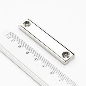 Magnet v puzdre s dierami pre skrutky
  60x13,5x5 mm