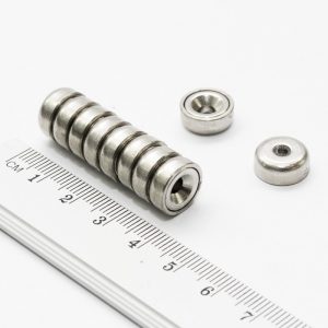 Magnet v puzdre s dierou pre skrutku
  12x5 mm