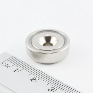 Magnet v puzdre s dierou pre skrutku
  20x6 mm