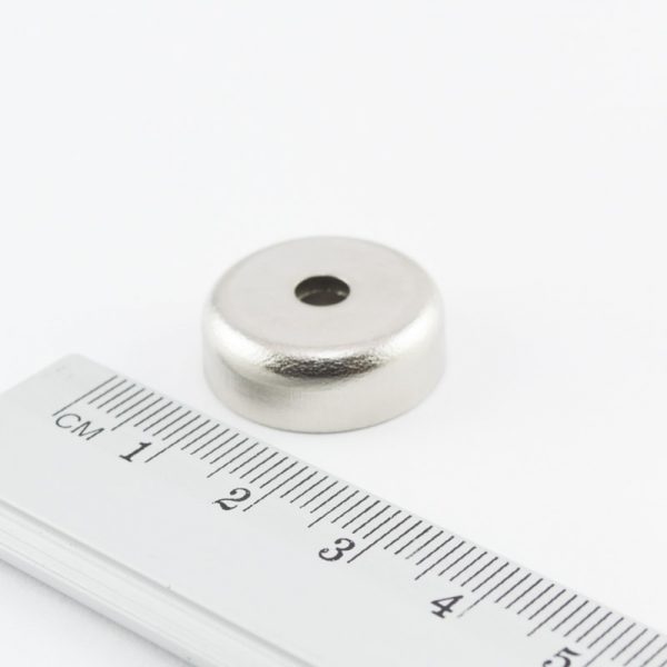 Magnet v puzdre s dierou pre skrutku
  20x6 mm