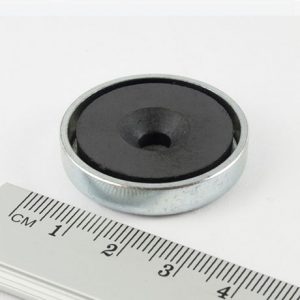 Magnet v puzdre s dierou pre skrutku 32x7 mm (feritový)