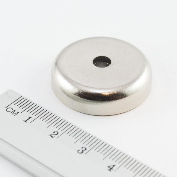 Magnet v puzdre s dierou pre skrutku
  32x8 mm