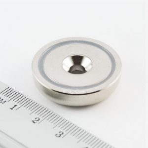 Magnet v puzdre s dierou pre skrutku
  32x8 mm
