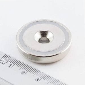 Magnet v puzdre s dierou pre skrutku
  36x8 mm