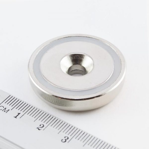 Magnet v puzdre s dierou pre skrutku
  36x8 mm