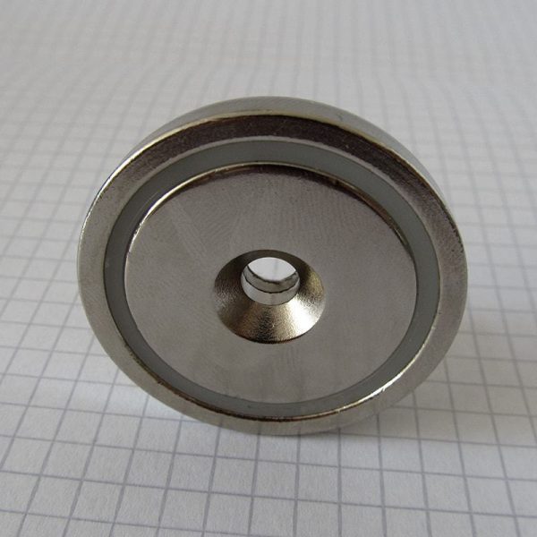 Magnet v puzdre s dierou pre skrutku
  48x11,5 mm
