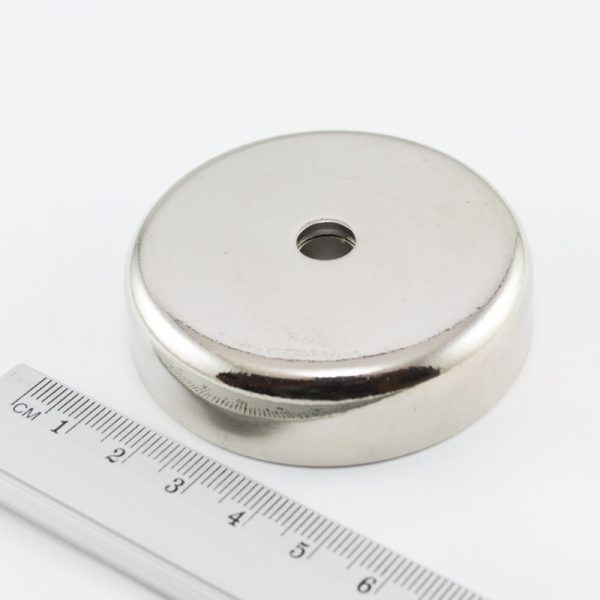 Magnet v puzdre s dierou pre skrutku
  60x15 mm