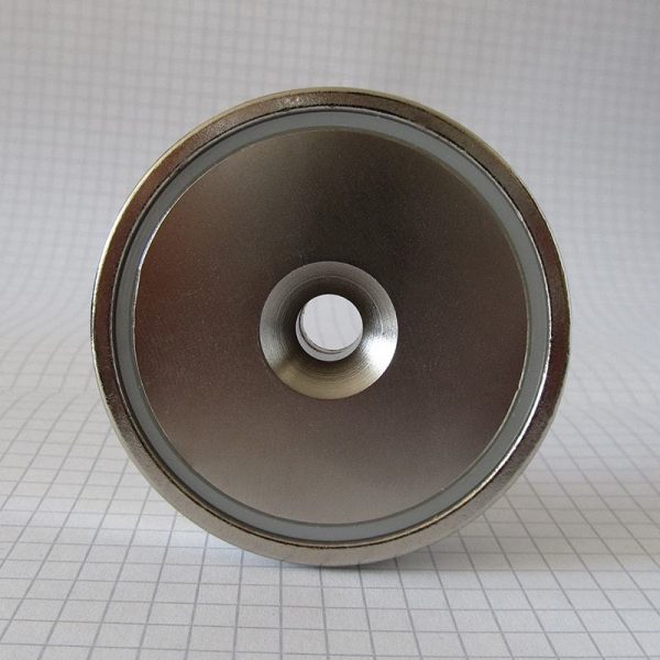 Magnet v puzdre s dierou pre skrutku
  60x15 mm