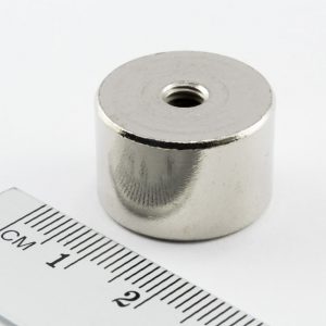 Magnet v puzdre s vnútorným závitom
  20x13 mm