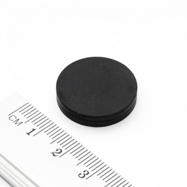 Magnet v puzdre s vnútorným závitom 22x6
  mm pogumovaný