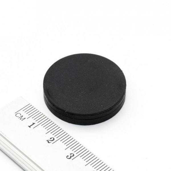 Magnet v puzdre s vnútorným závitom 31x6
  mm pogumovaný