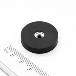 Magnet v puzdre s vnútorným závitom 31x6
  mm pogumovaný