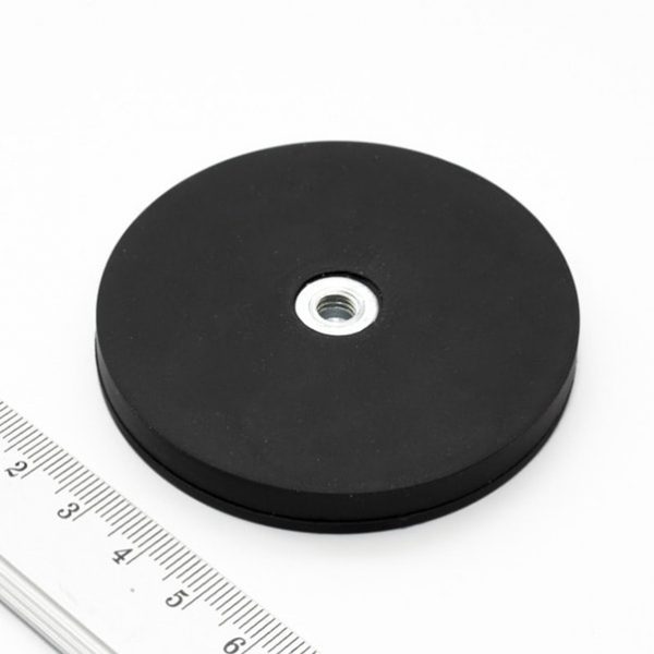 Magnet v puzdre s vnútorným závitom
  66x8,5 mm pogumovaný
