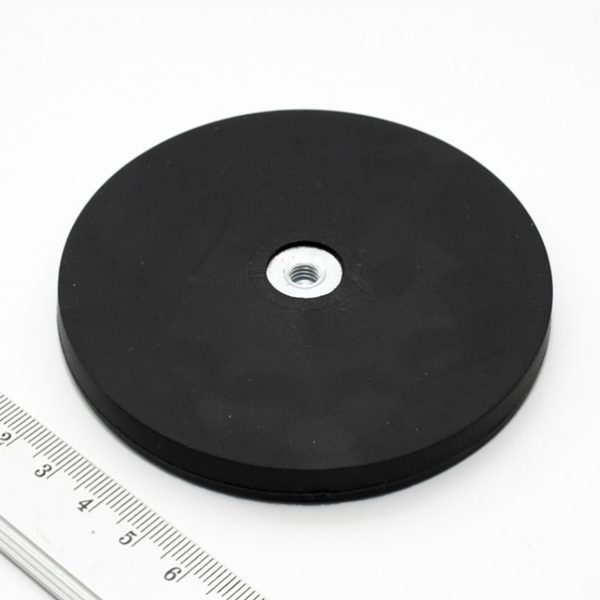 Magnet v puzdre s vnútorným závitom
  88x8,5 mm pogumovaný