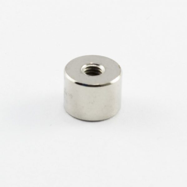 Magnet v puzdre s vnútorným závitom 8x6
  mm
