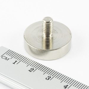 Magnet v puzdre s vonkajším závitom 25x7
  mm
