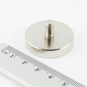 Magnet v puzdre s vonkajším závitom 32x7
  mm