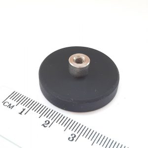 Magnet v puzdre s vysunutým vnútorným závitom 31x6 mm
  pogumovaný