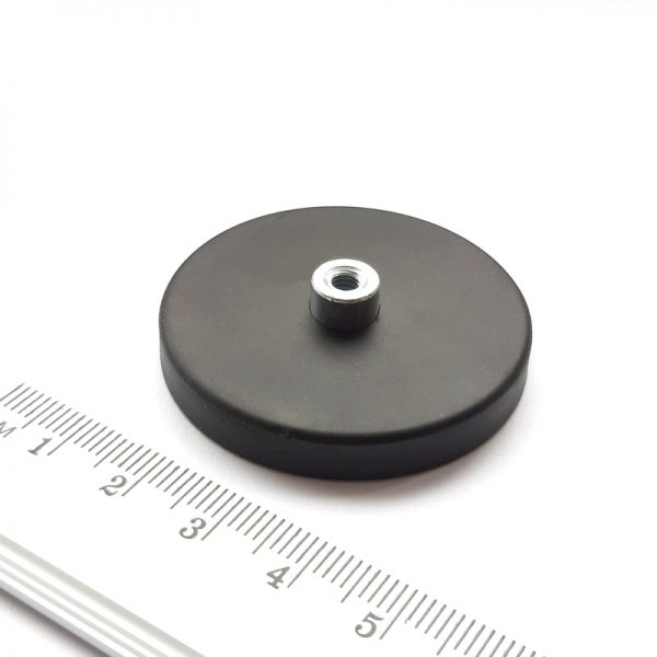 Magnet v puzdre s vysunutým vnútorným
  závitom 43x6 mm pogumovaný