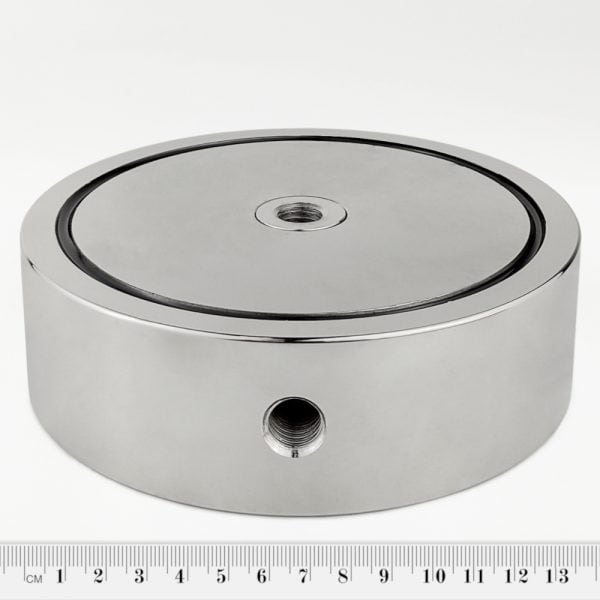 Magnet
  v puzdre so závitom cez celý magnet 135×40 mm obojstranný
