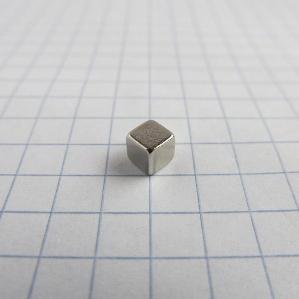 Neodýmový magnet kocka 4x4x4 mm - N42
