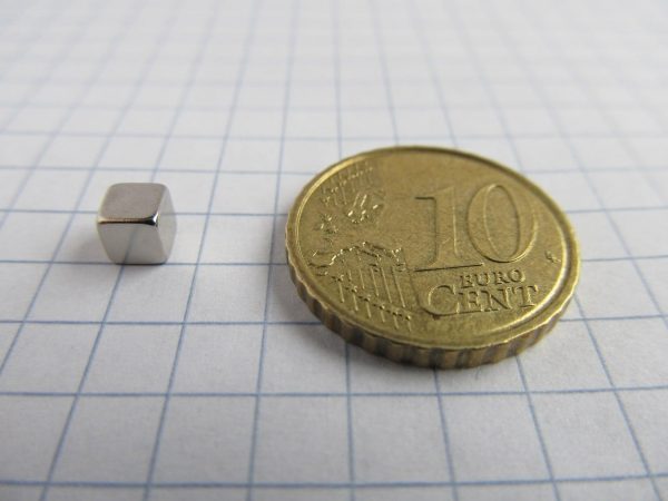 Neodýmový magnet kocka 4x4x4 mm - N42