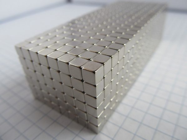 Neodýmový magnet kocka 4x4x4 mm - N42