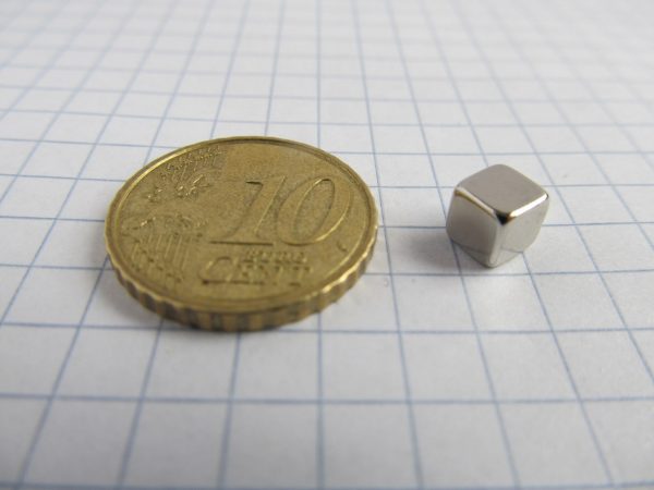 Neodýmový magnet kocka 5x5x5 mm - N35