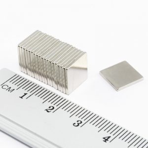 Neodýmový magnet kváder 10x10x1,2 mm -
  N38
