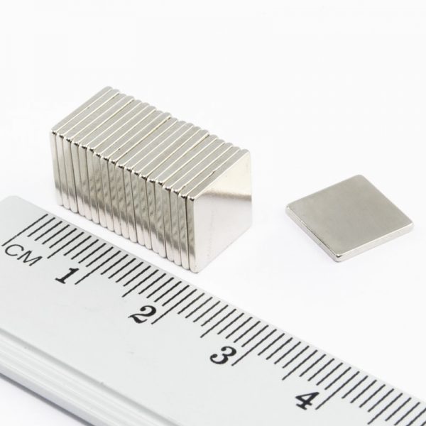 Neodýmový magnet kváder 10x10x1,2 mm -
  N38