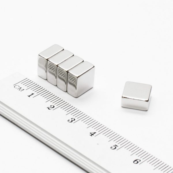 Neodýmový magnet kváder 10x10x5 mm - N42