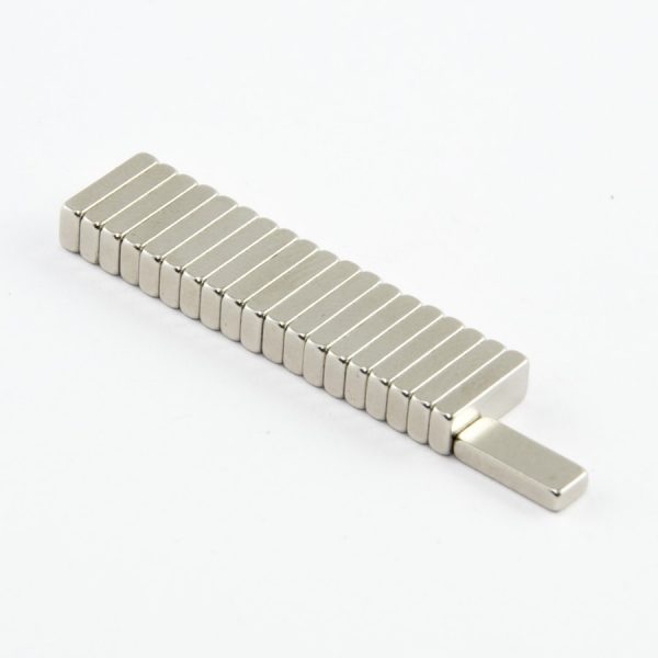 Neodýmový magnet kváder 10x4x2 mm - N52
