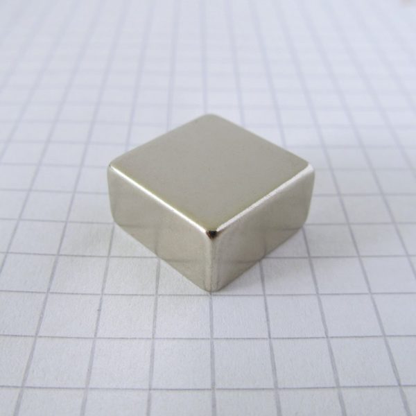 Neodýmový magnet kváder 15x15x8 mm - N38