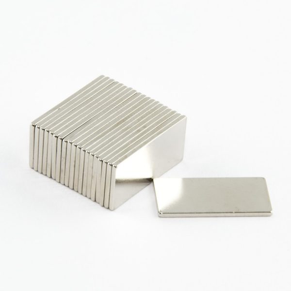 Neodýmový magnet kváder 20x10x1 mm - N38