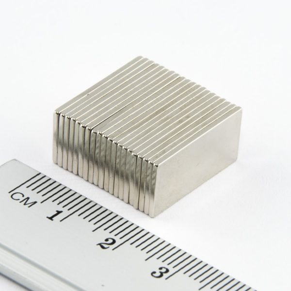 Neodýmový magnet kváder 20x10x1 mm - N38