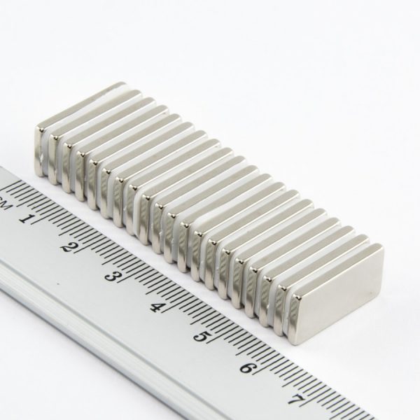 Neodýmový magnet kváder 20x10x2 mm - N38