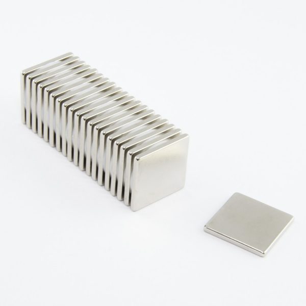 Neodýmový magnet kváder 20x20x2 mm - N38
