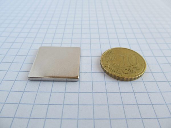 Neodýmový magnet kváder 20x20x2 mm - N38