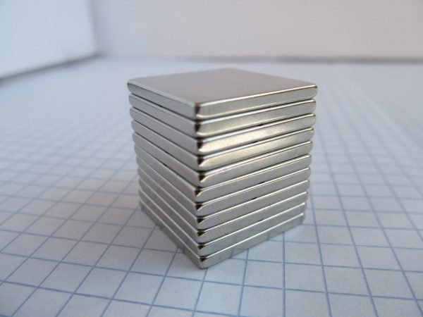 Neodýmový magnet kváder 20x20x2 mm - N38